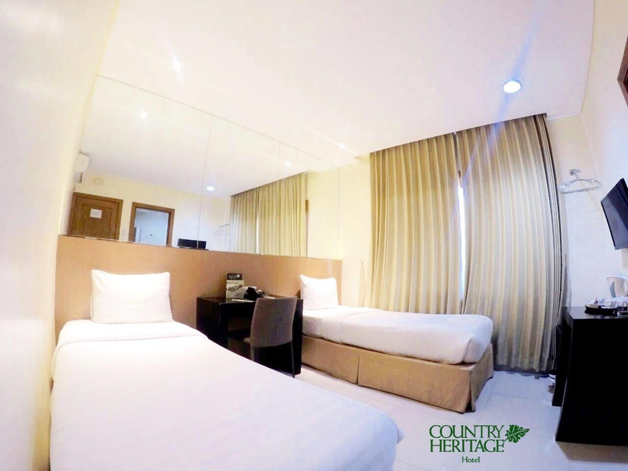 Villa Country Residence Surabaya Exteriör bild