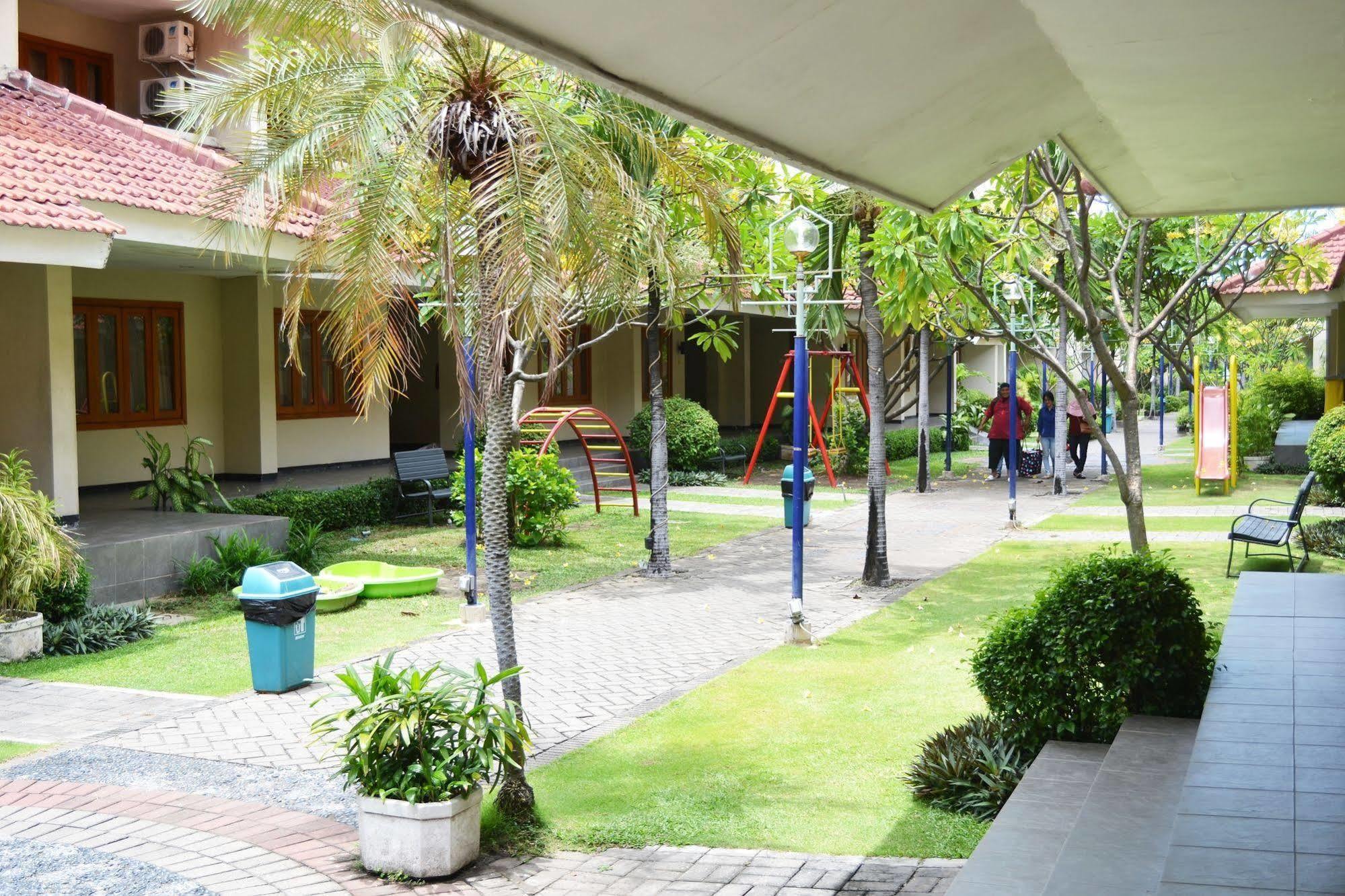 Villa Country Residence Surabaya Exteriör bild
