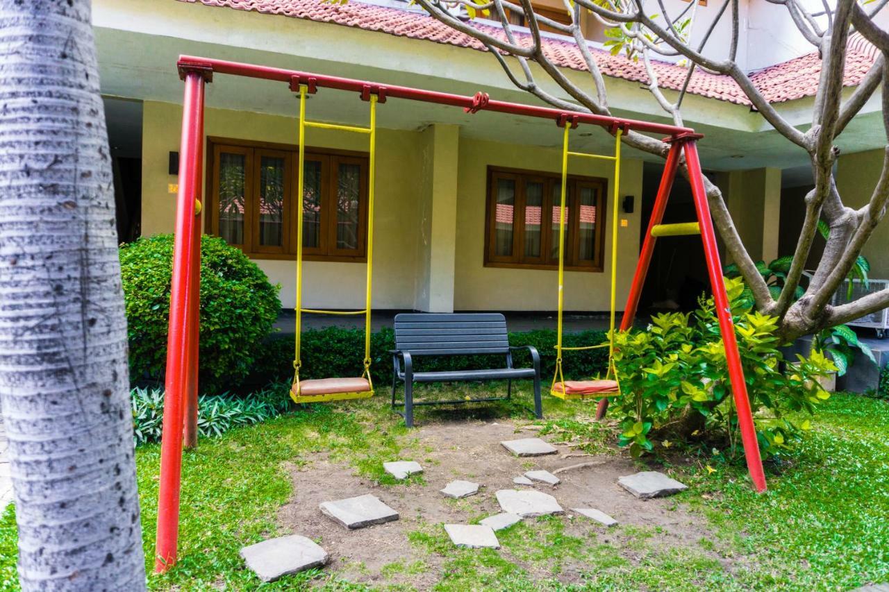 Villa Country Residence Surabaya Exteriör bild